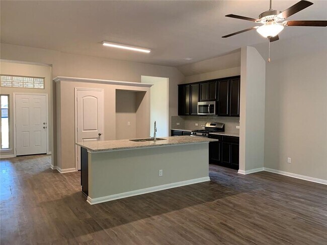 Building Photo - Coming Soon July 1, 2025 Move in LIKE NEW ...