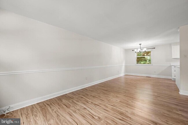 Building Photo - 5435 The Bridle Path