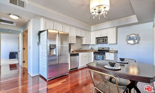 Building Photo - 1025 Dewey Ave