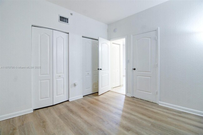 Building Photo - 17425 NW 75th Pl