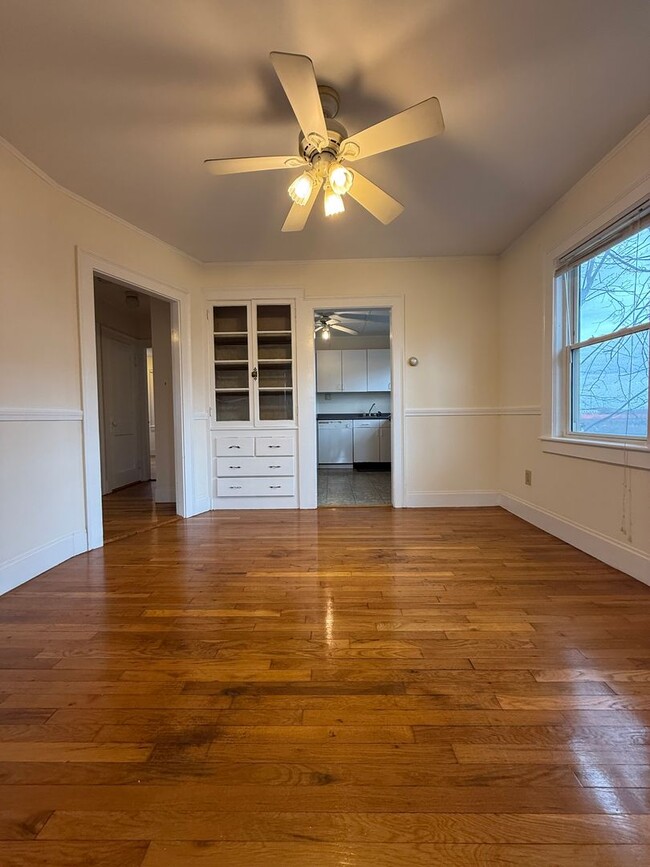 Building Photo - Spacious, Sunny and Updated Brighton / Oak...