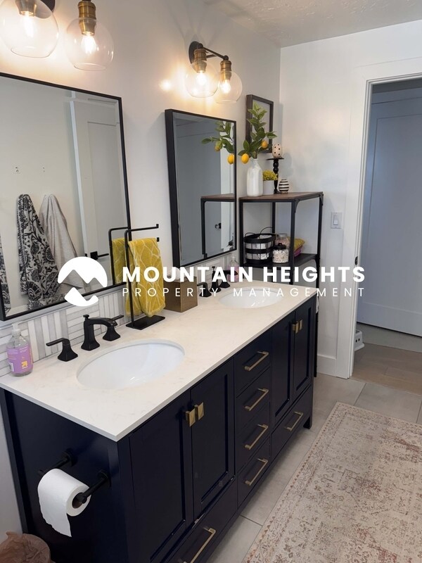 Building Photo - 8589 Kings Hill Dr