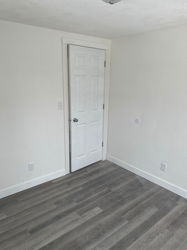 Building Photo - 215 W 2nd St