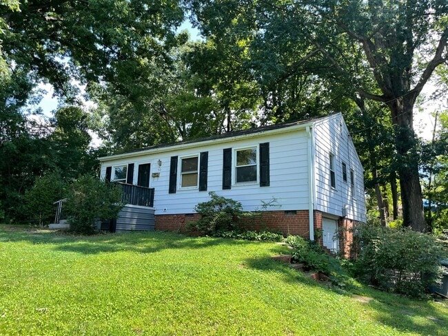 Building Photo - 2 BDRM 1 BA HOME- $900 MONTH, $900 DEPOSIT!!