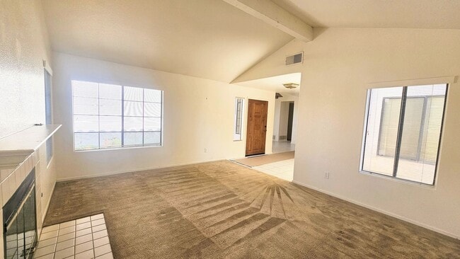 Building Photo - Gorgeous Single Story Home- Huge Back Yard...