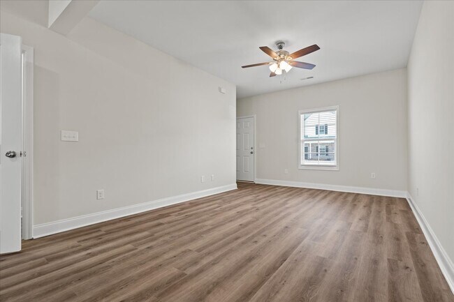 Building Photo - 2804 1/2 Alligator Rd