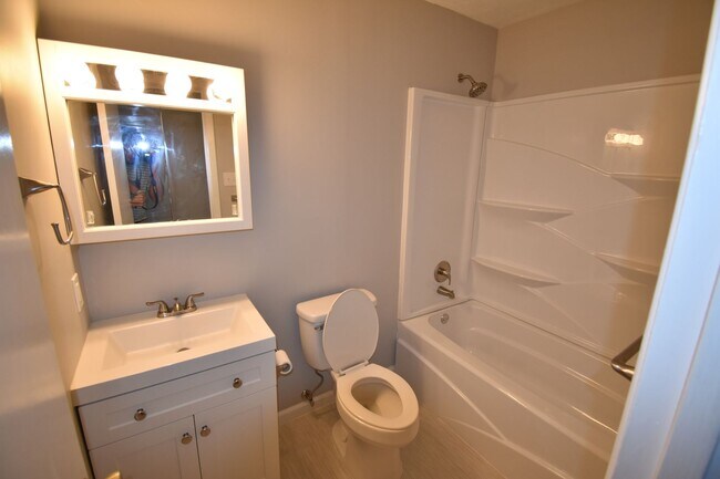 Building Photo - Coming Soon 3 Bedroom and 2 Bath Home (Pets Considered)