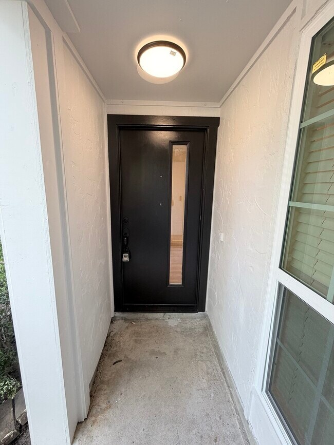 Building Photo - 9506 Wellsworth Dr