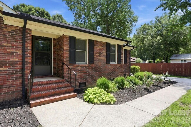 Building Photo - 6299 Spring Ct Ln