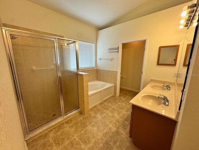 Building Photo - 221 Tower View Dr E