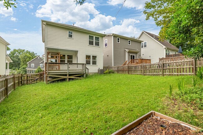 Building Photo - 117 Dunstan Ave