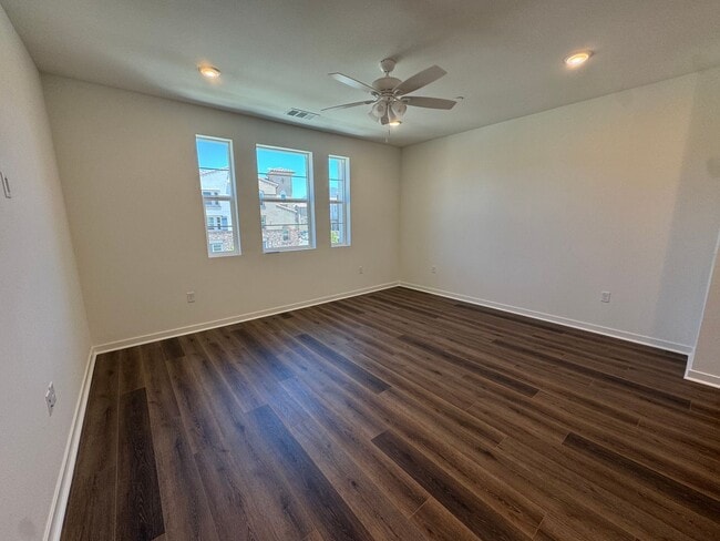 Building Photo - Never-Lived-In, Beautifully Upgraded Three-Story Condo
