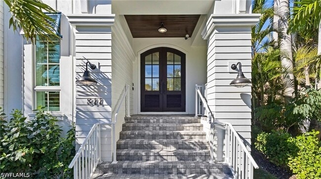 Building Photo - 844 8th St S