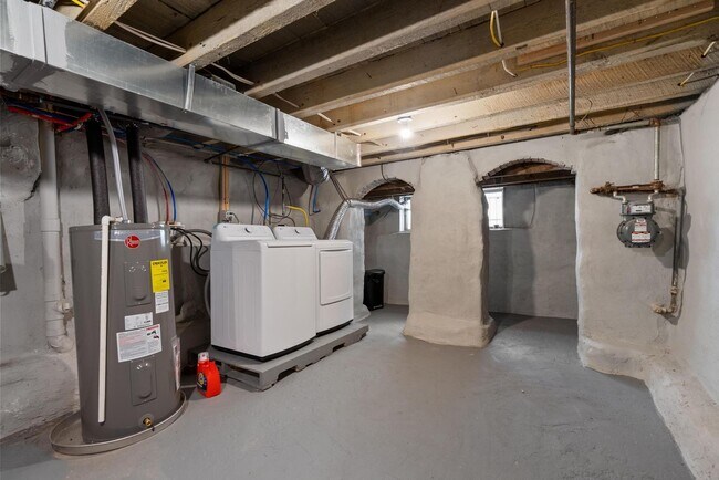 Building Photo - Luxurious 3-Bedroom Townhome in Point Breeze! Available NOW!