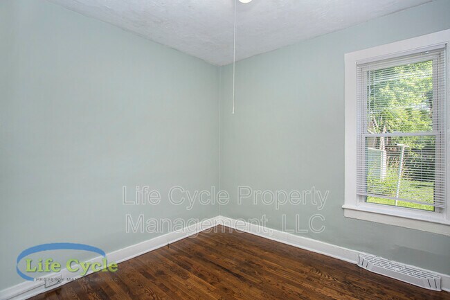 Building Photo - 243 Michigan St NW