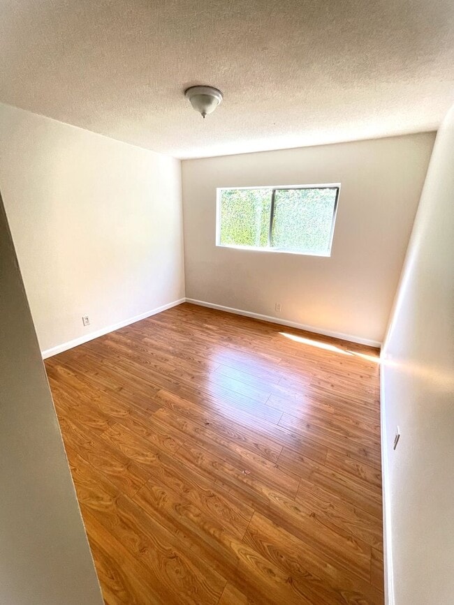 Building Photo - Newly Remodeled 3BD/1.5BA Duplex in Culver City!