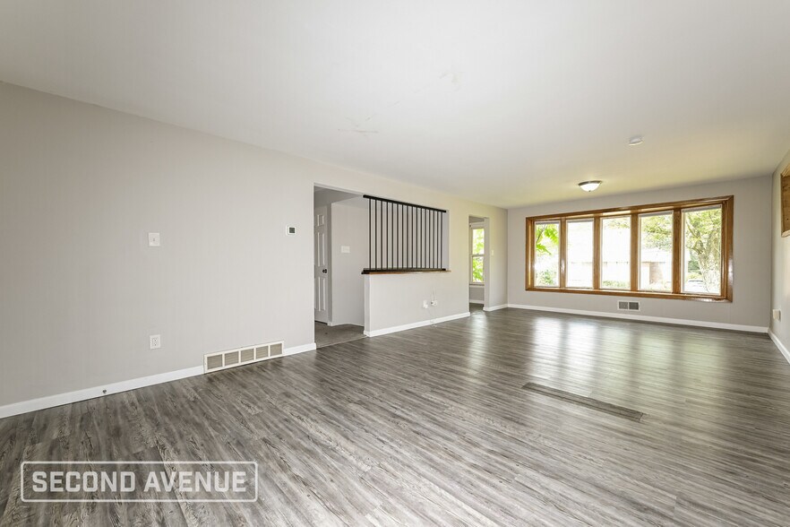 Building Photo - 304 Garden City Dr