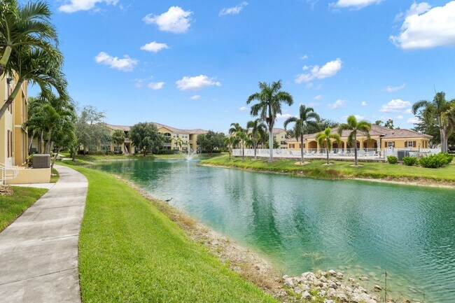 Building Photo - Resort-Style Living in the Heart of Fort M...