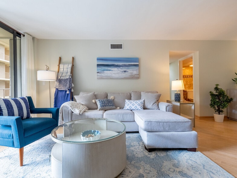 Building Photo - 3200 S Ocean Blvd