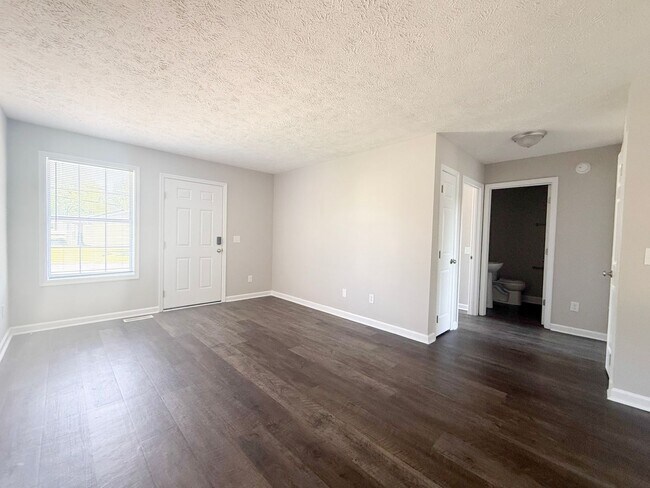 Building Photo - 480 W 4th St