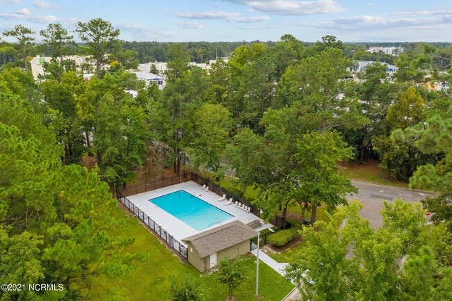 Building Photo - 420 Cobblestone Dr