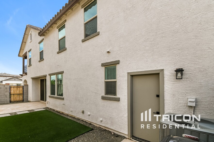 Building Photo - 9315 E Strobe Ave