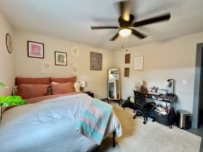 Building Photo - Spacious 4 bed/2 bath on Victor Mins. from...