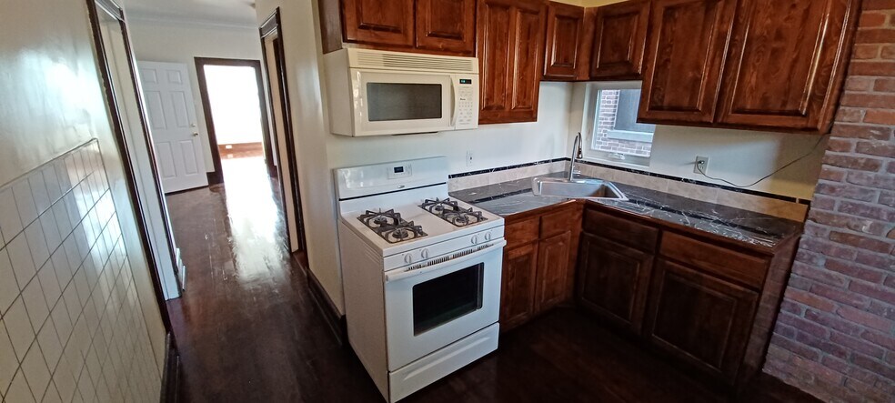 Building Photo - 262 Bond St