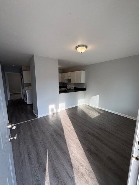 Building Photo - 411 E 5th St