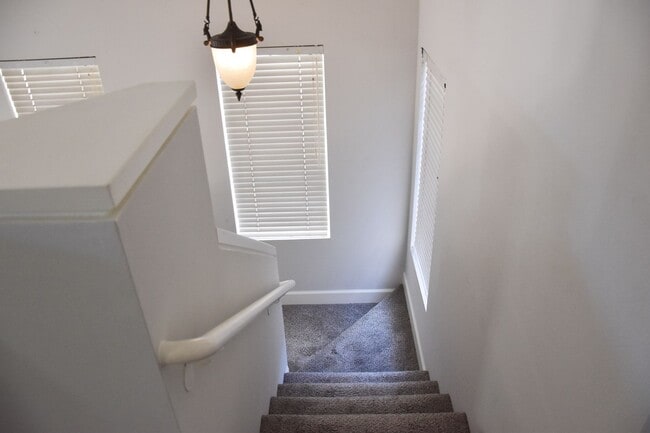 Building Photo - 8215 E White Oak Ridge