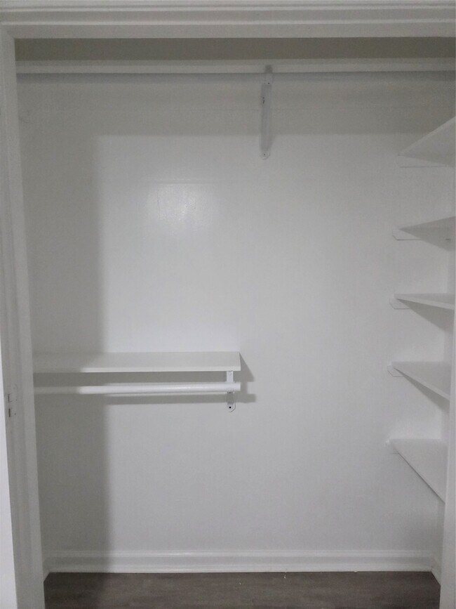 Building Photo - 619 13th St