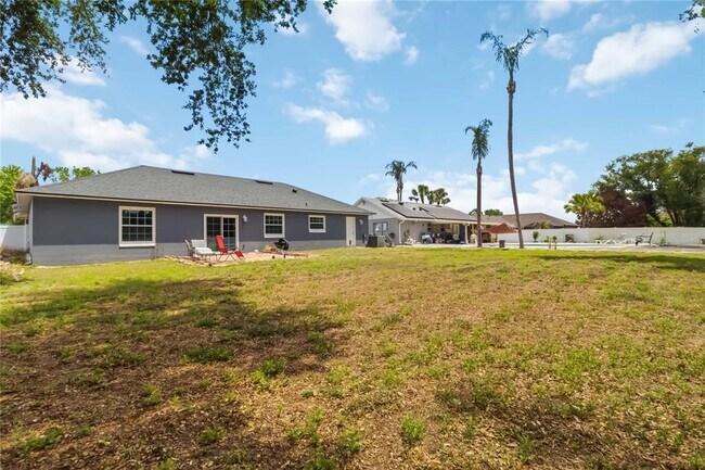 Building Photo - 7832 Barberry Dr