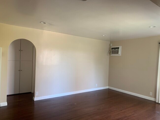 Building Photo - 8373 Dunbarton Ave