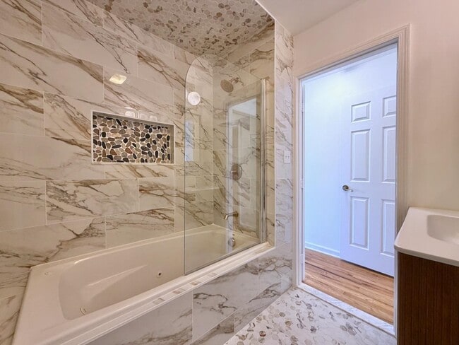 Building Photo - 126 OGDEN Ave