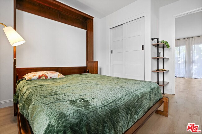 Building Photo - 5245 Coldwater Canyon Ave