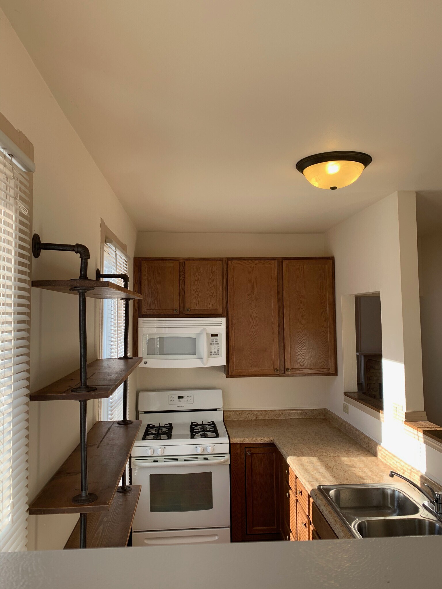 Kitchen - 1034 Spaight St