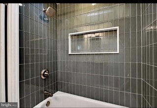 Building Photo - 304 Pine St