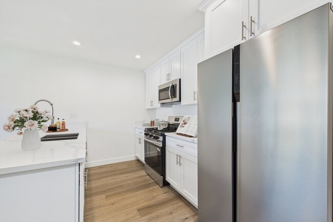 Building Photo - Roscoe Islander