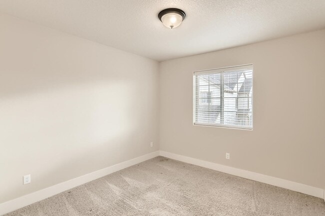 Building Photo - Elegant Orenco Home with Granite Kitchen, Fireplace & Private Greenspace