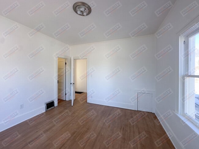 Building Photo - Adorable Single Family Home