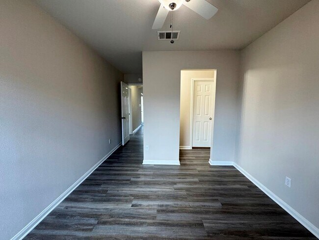 Building Photo - 285 Amber Ash Dr