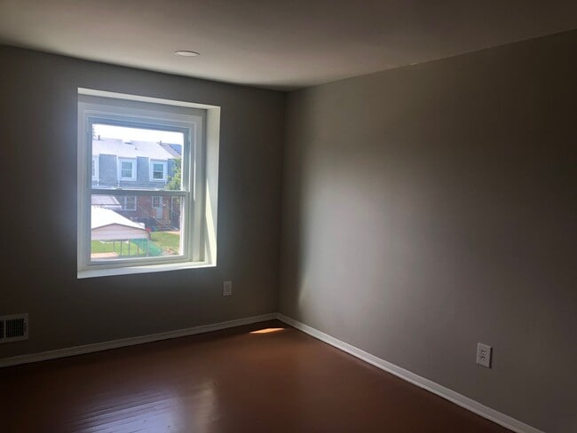 Building Photo - 3 bedroom 2 full bathroom in Baltimore County