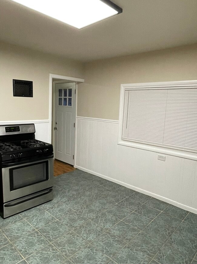 Building Photo - 2501 Edgewood Dr