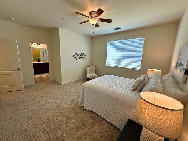 Building Photo - Stunning 4 Bedroom, 3 Bath Questa Home