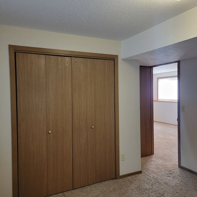 Building Photo - 3 BED | 2 BATH | SPLIT-FOYER HOME | RAPID ...