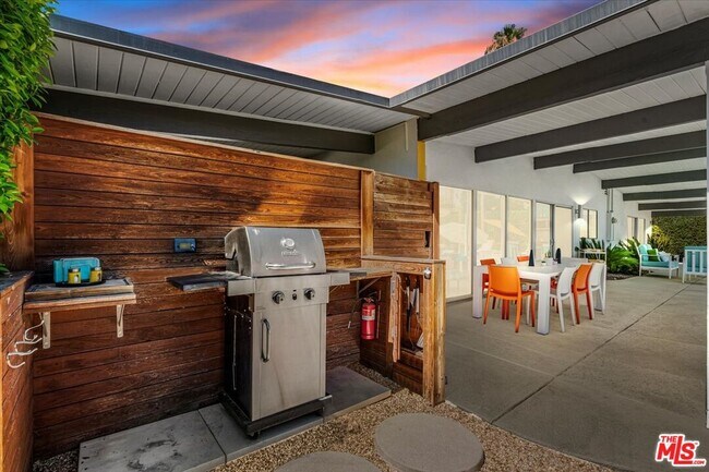 Building Photo - 610 S Compdre Rd