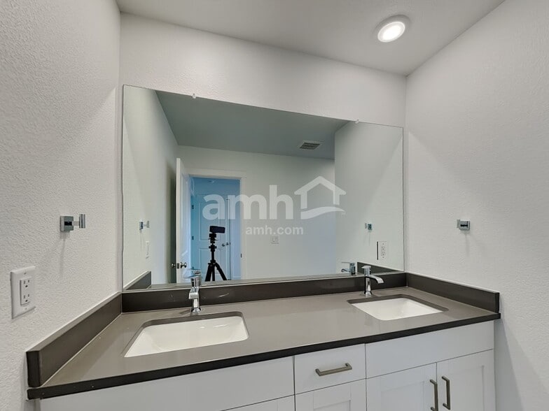 Building Photo - 23621 E 2nd Pl