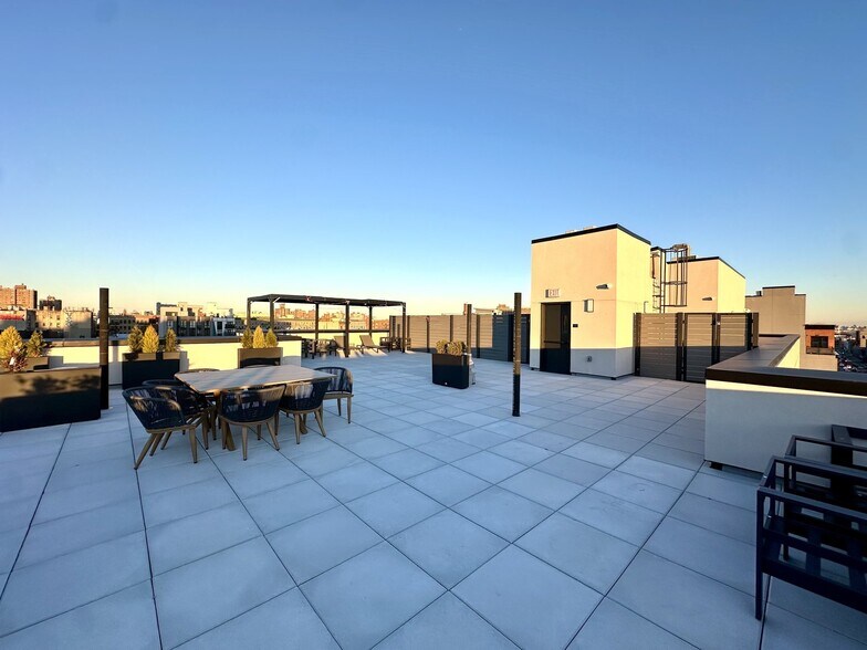Building Photo - 91 Bruckner Blvd