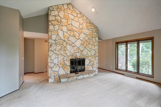 Building Photo - Parkwood Hills – Spacious 4 Bedroom, 3 Bat...