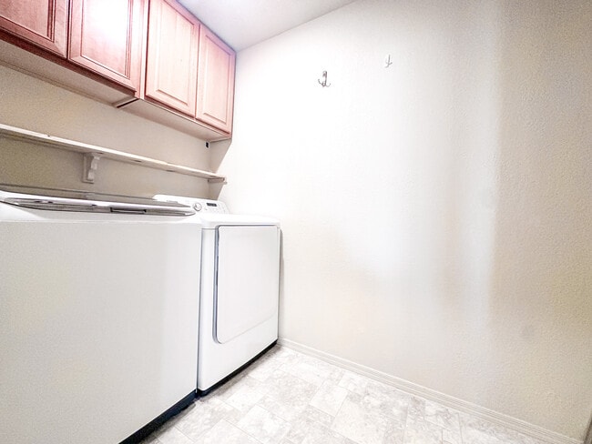 Building Photo - 3183 S Ragen Dr